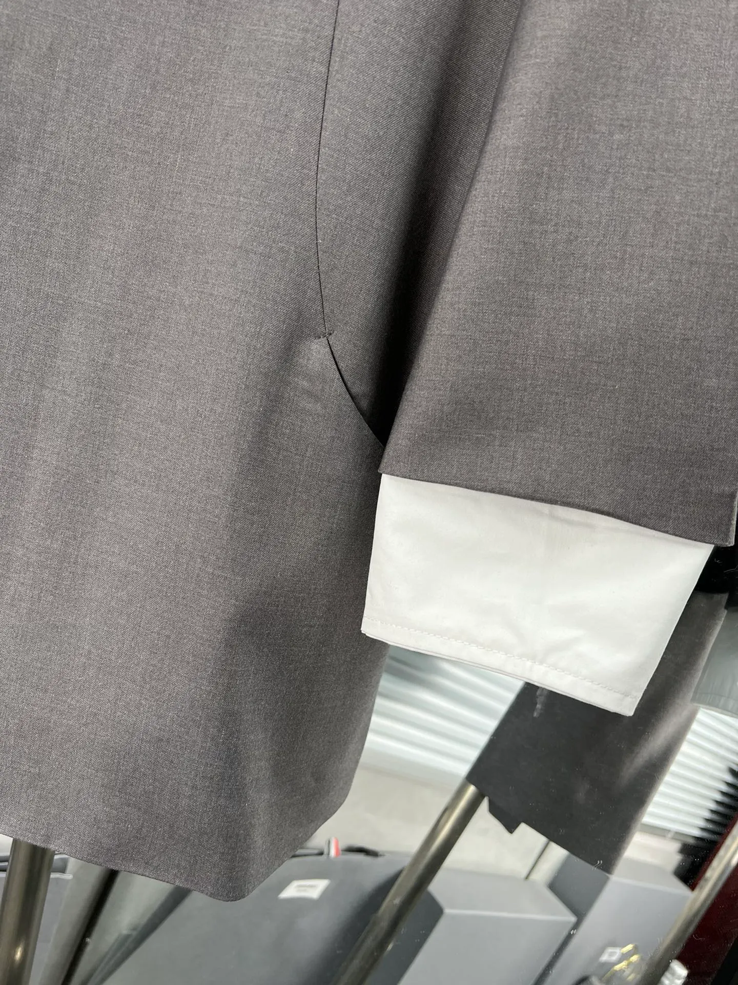 THOM BROWNE A ~ ， ， Versatile ， ， ， ， ， ，Versatile ， !! ， ， ， ， ~~ ， “ ” :Navy Blue Gray Sizes:1 2 3 S M L